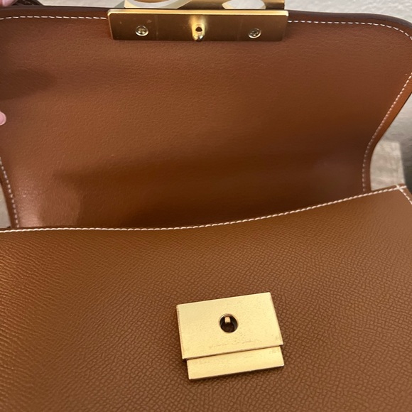 Elegant Brown Crossbody Bag with Gold Accent - Picture 5 of 12